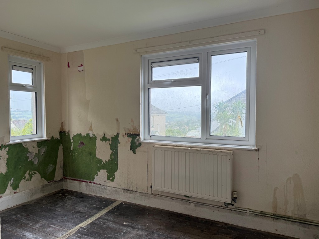 Lot: 130 - TWO-BEDROOM END-TERRACE HOUSE FOR IMPROVEMENT - Bedroom one